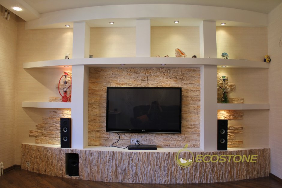 Стенка из гипсокартона в зале