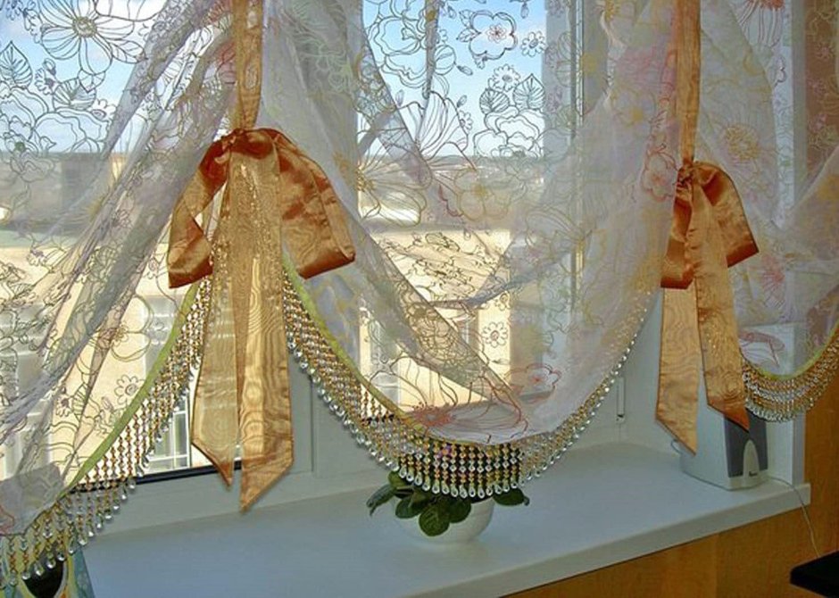 Бахрома на шторках для кухни