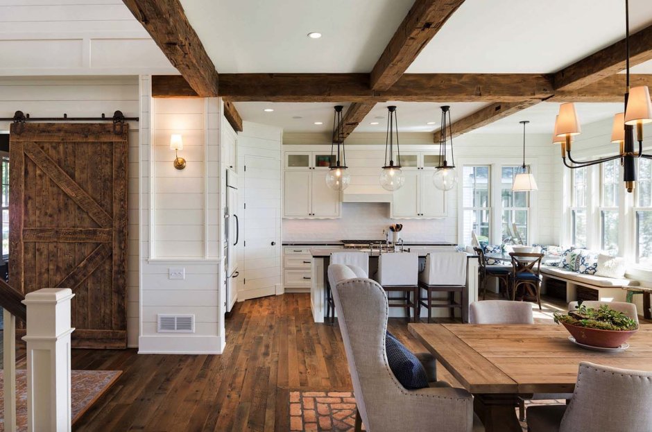 Деревянные балки на потолке кухня гостиная