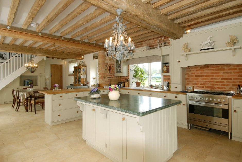 Потолок на кухне в частном доме