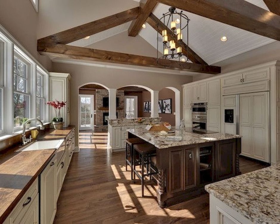 Коричневая кухня в загородном доме