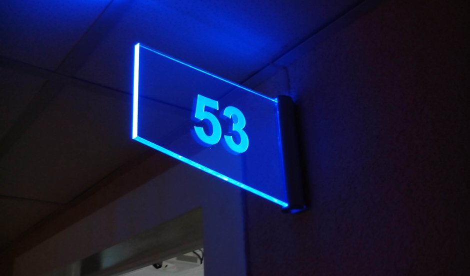 Акриловая вывеска с подсветкой