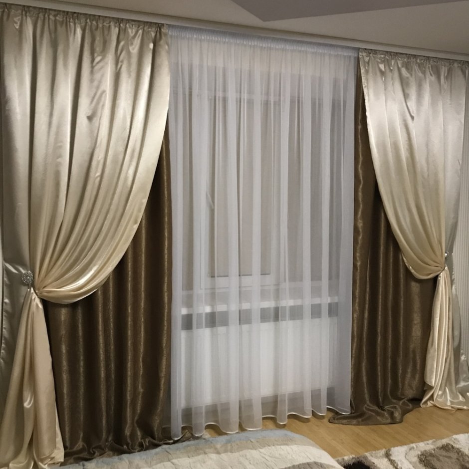 Атласные шторы для спальни