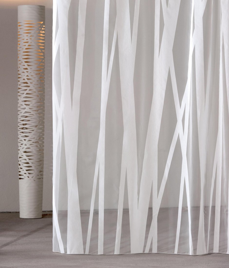 Розовые прозрачные шторы