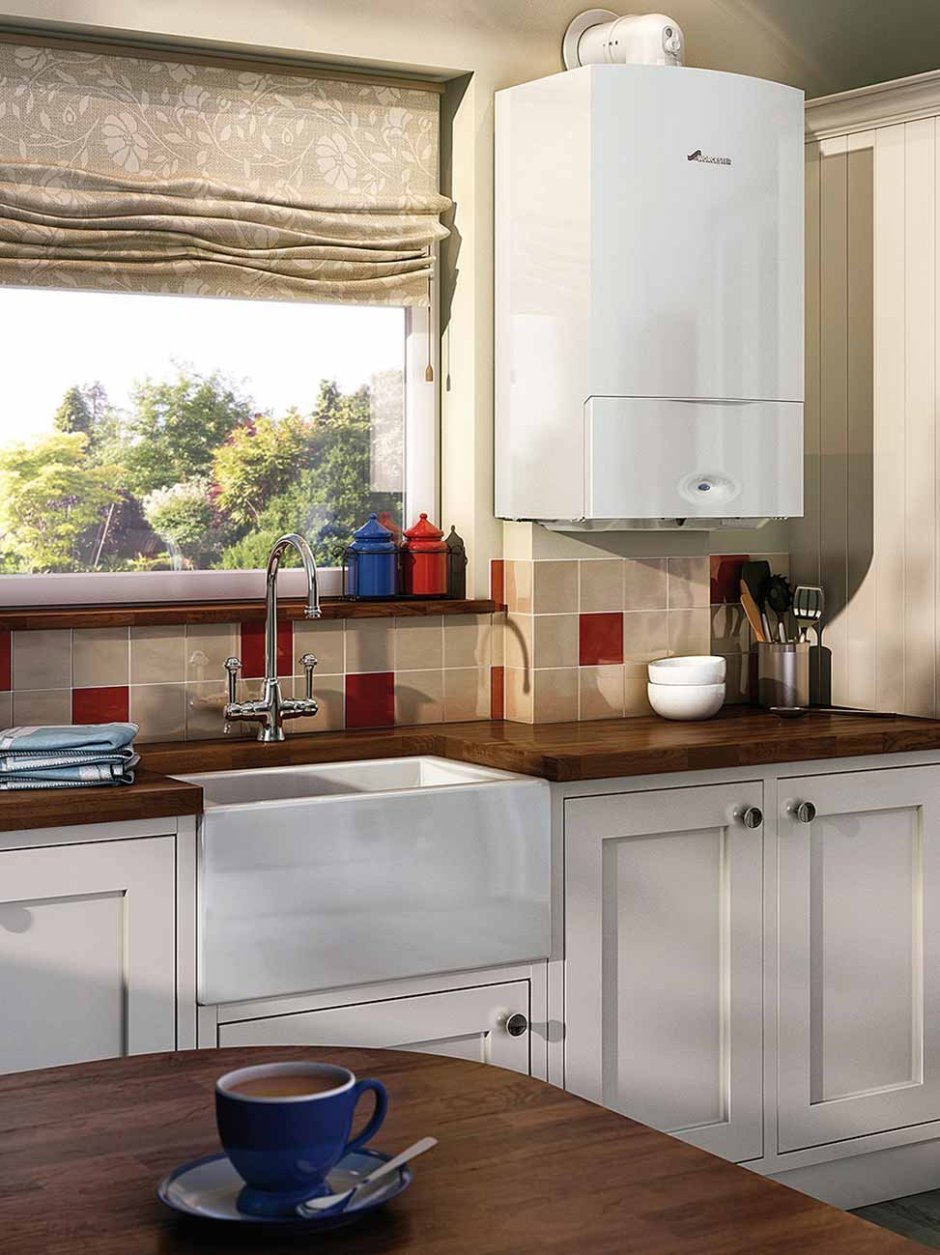 Настенный газовый котел на кухне