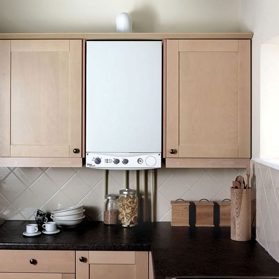 Настенный газовый котел на кухне