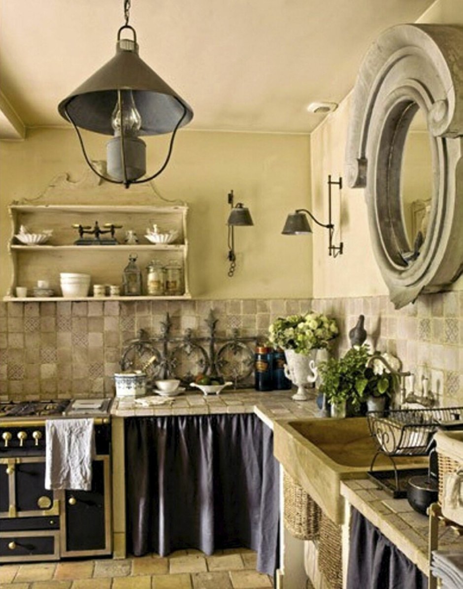 Кухня со шторками вместо дверок