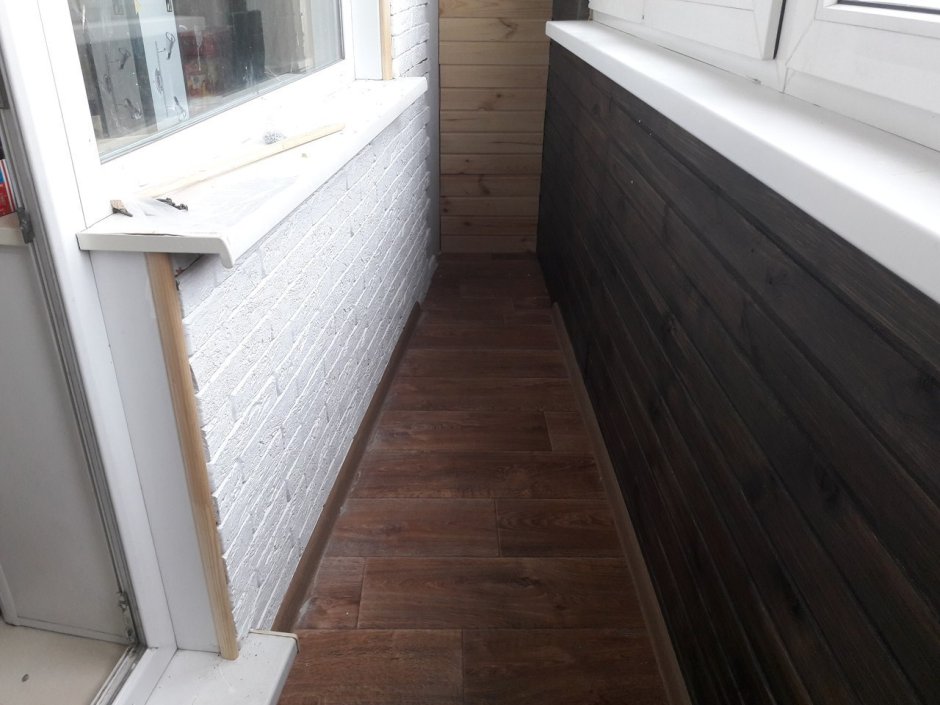 Отделка балкона ламинатом