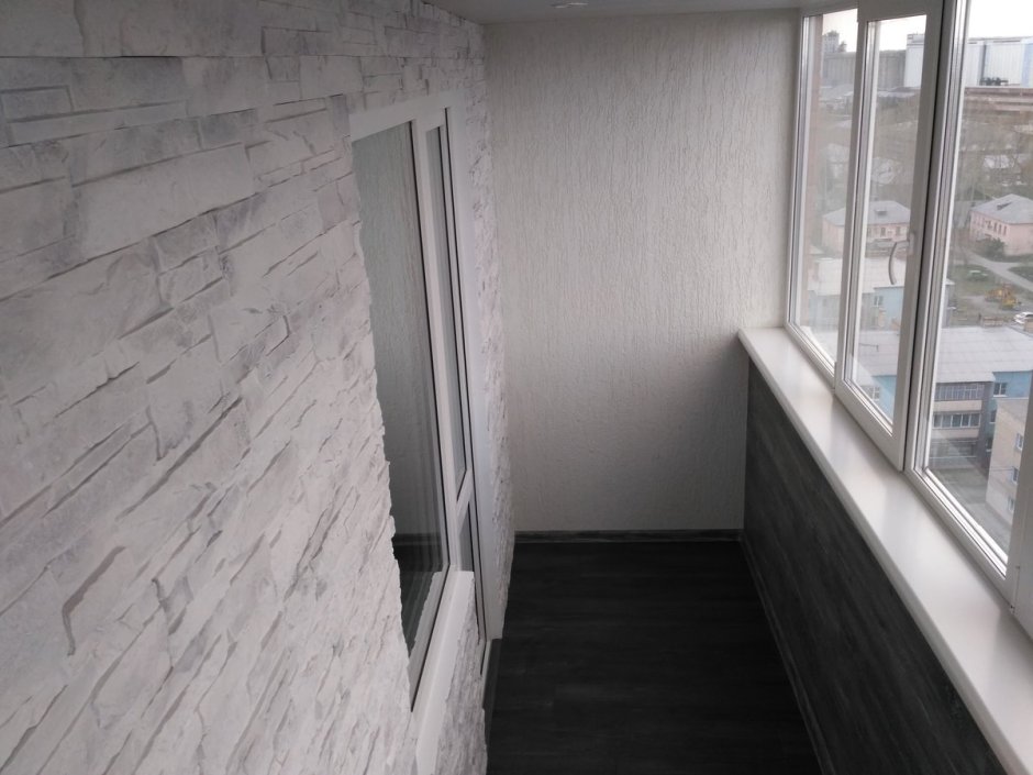 Отделка балкона камнем