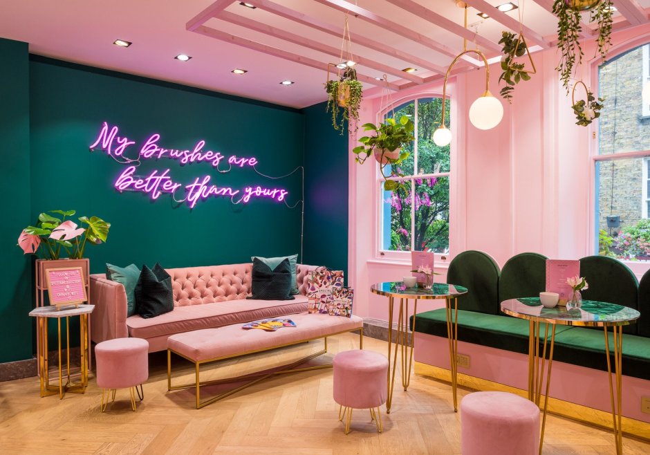 Розовый интерьер