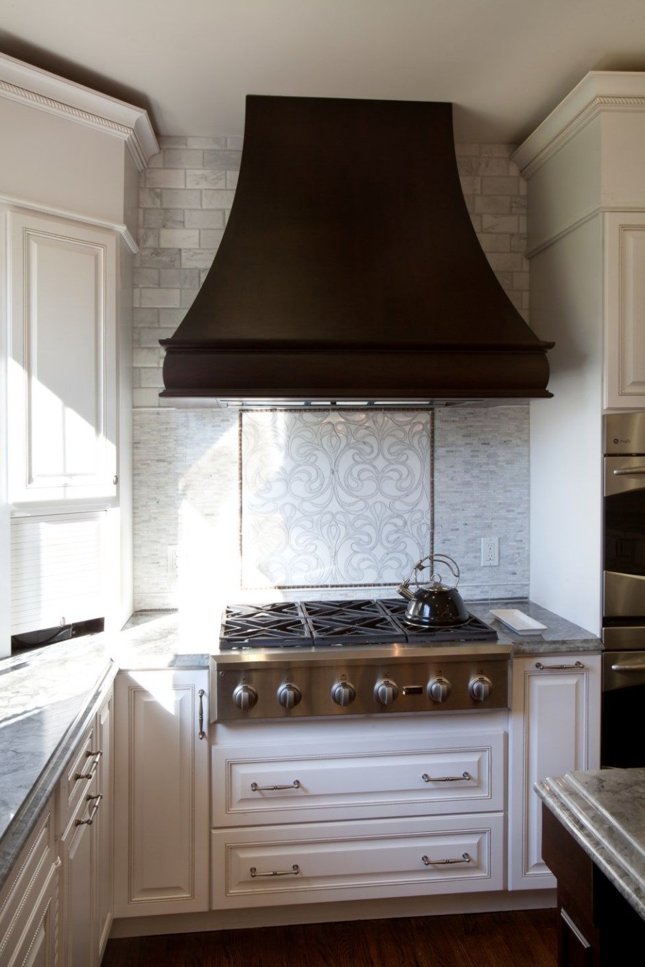 Вытяжной колпак над плитой