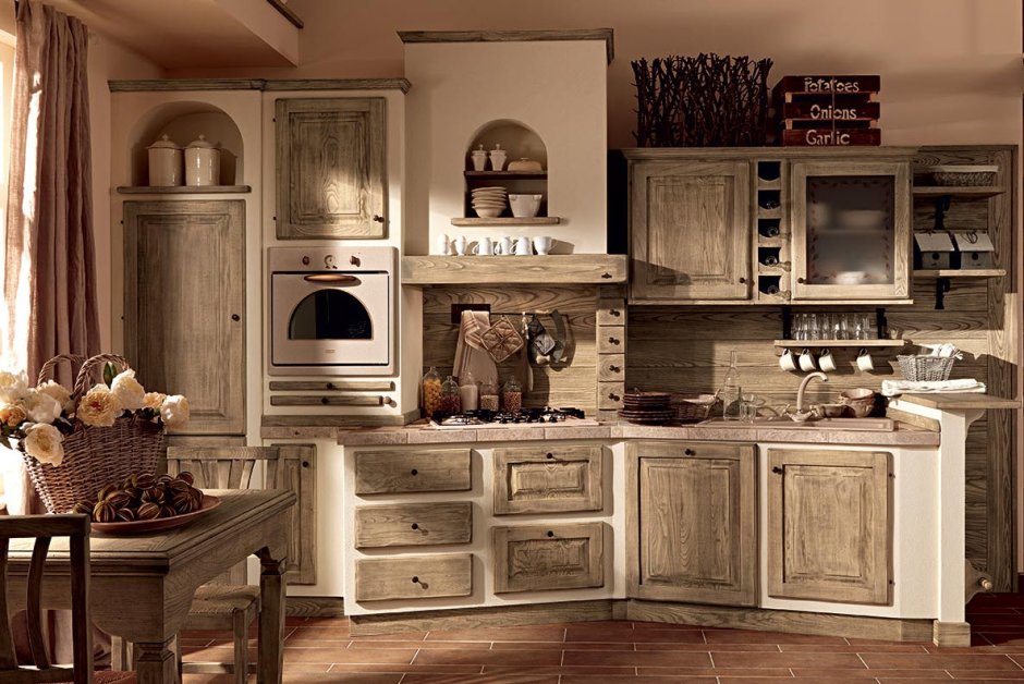 Классическая кухня с окном