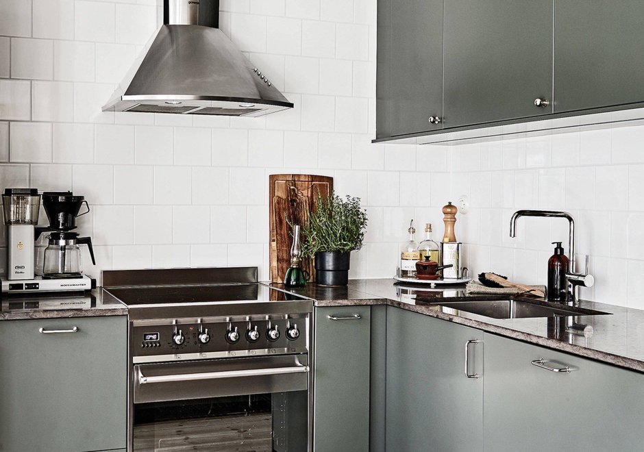 Кран над плитой