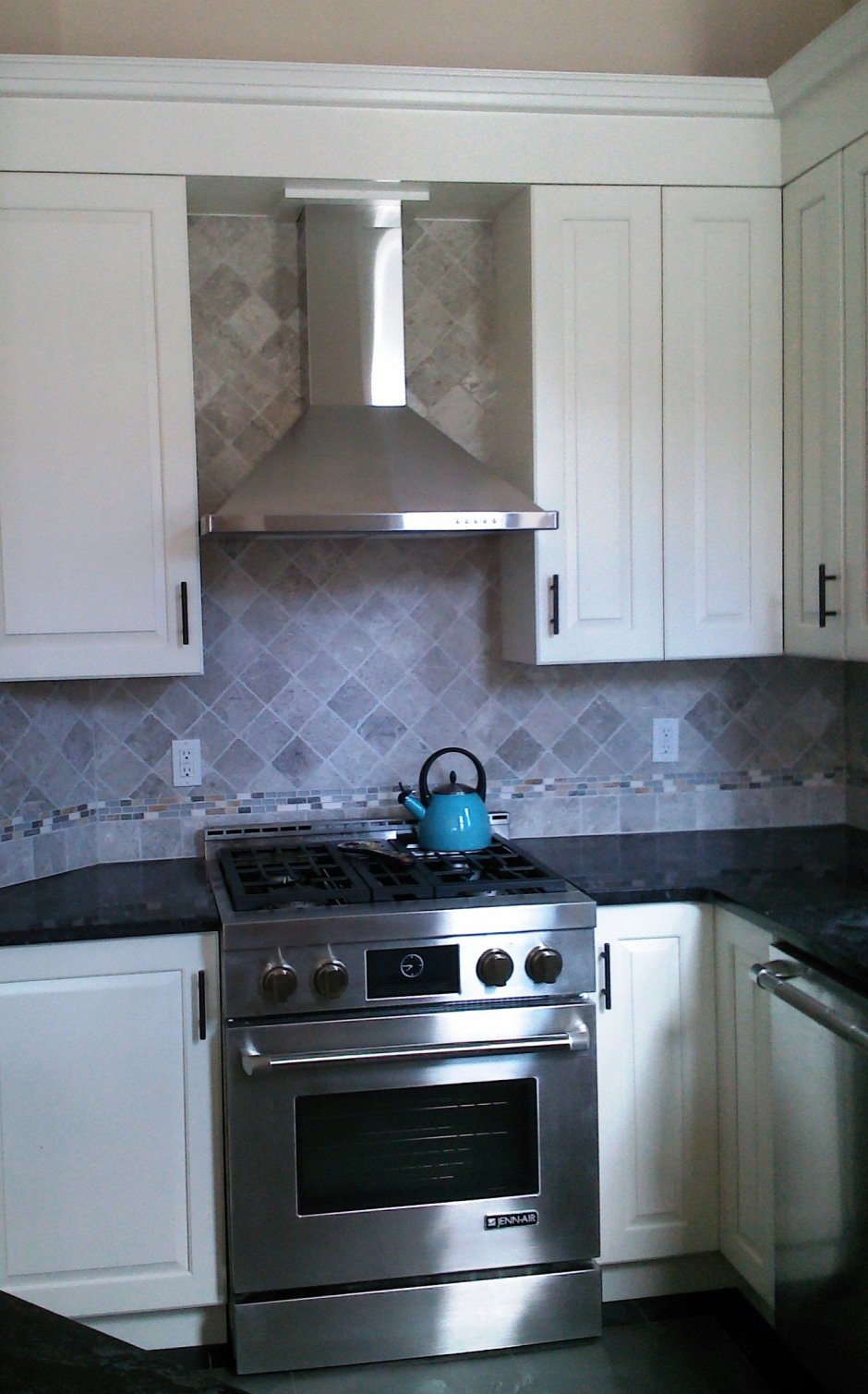 Кухонный гарнитур с газовой плитой