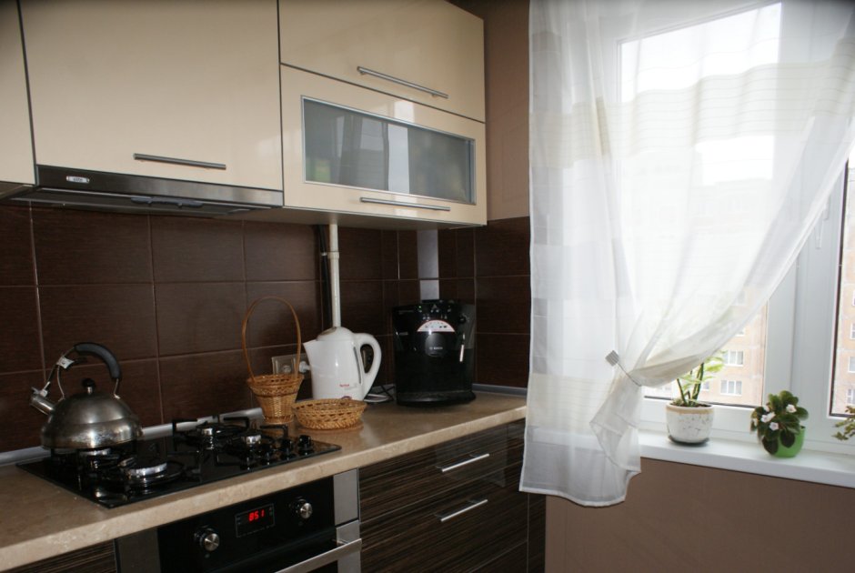 Встроенная вытяжка над газовой плитой