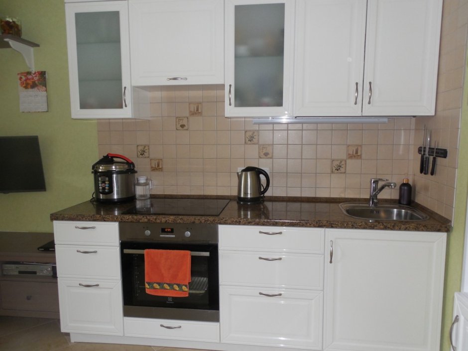 Кухонный гарнитур без вытяжки над плитой