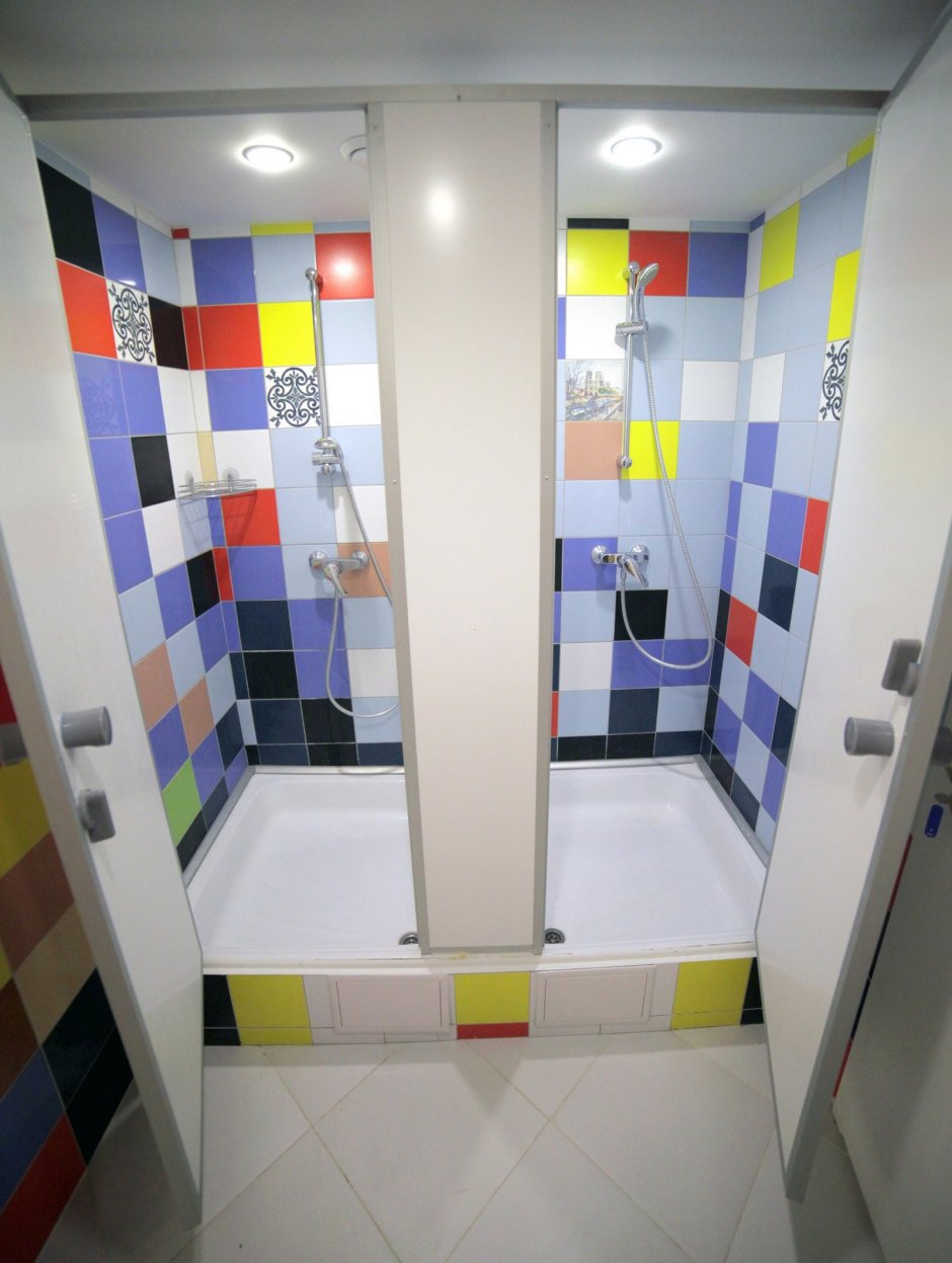 Душевые в хостеле
