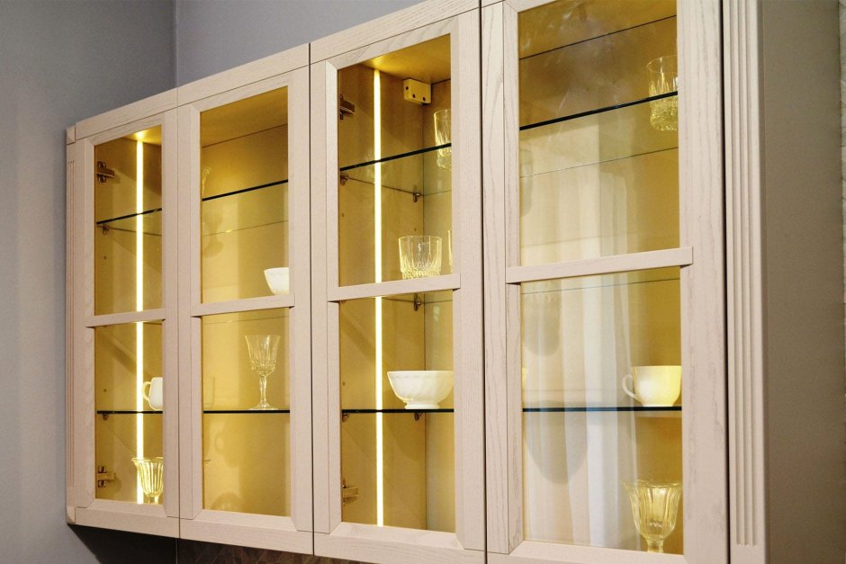 Сервант с подсветкой