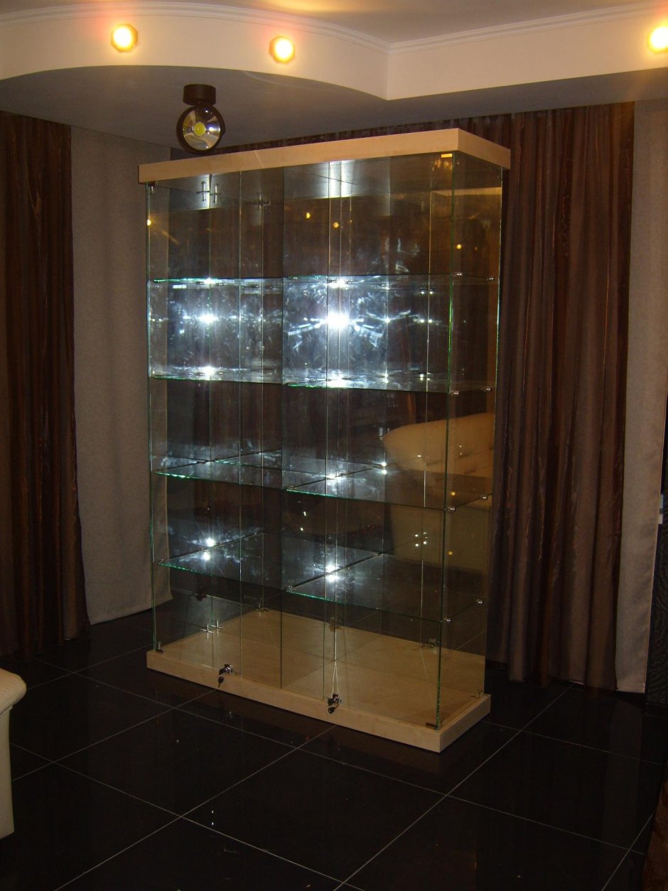 Стеллаж стеклянный с подсветкой
