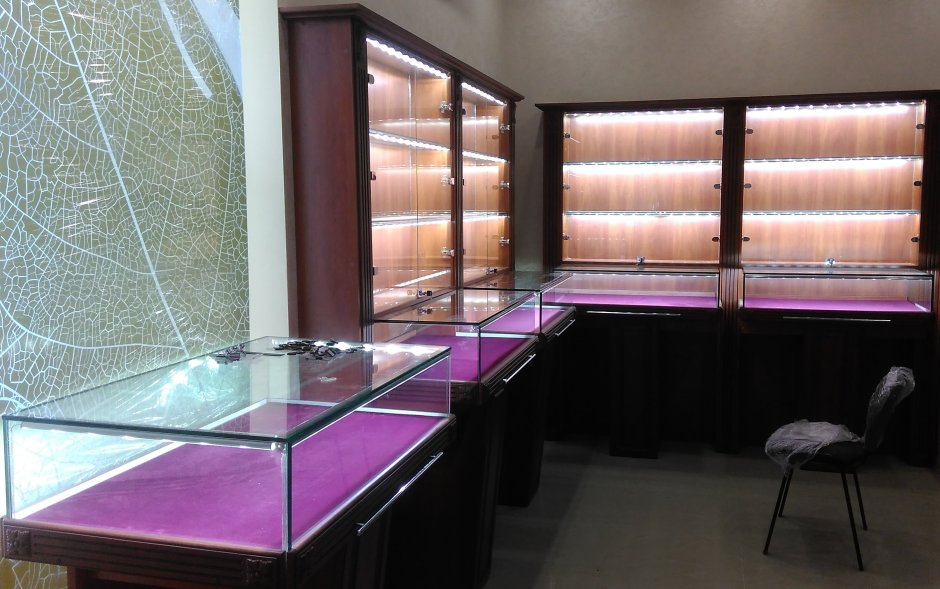 Витрина с подсветкой