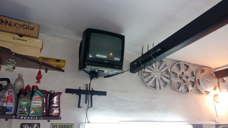 Подставка под телевизор в гараж