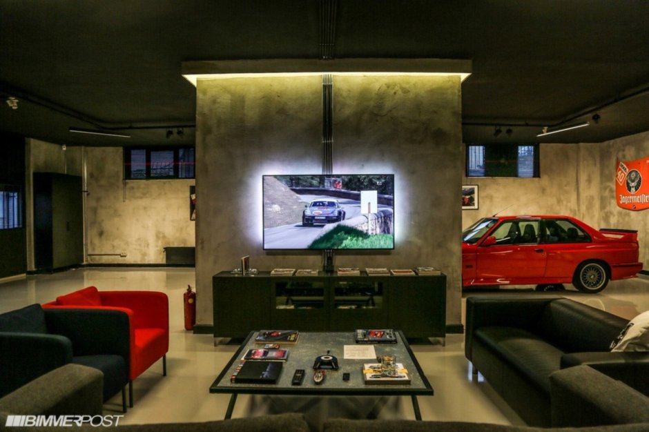 Крутой интерьер гаража