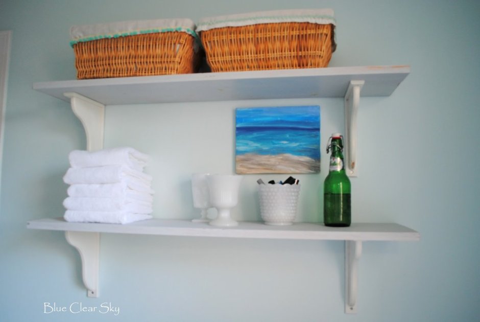 Деревянные полочки в ванную комнату