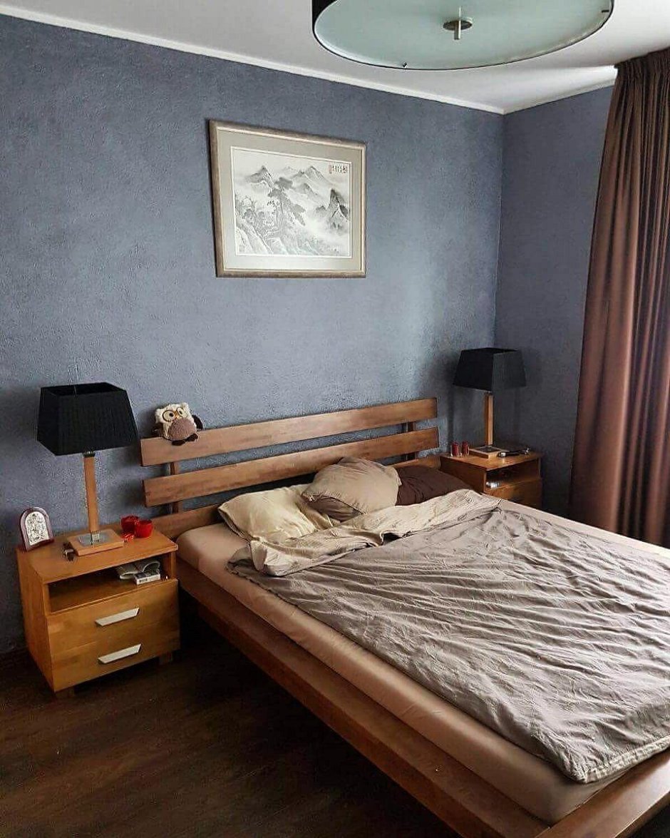 Спальня с декоративной штукатуркой на стенах