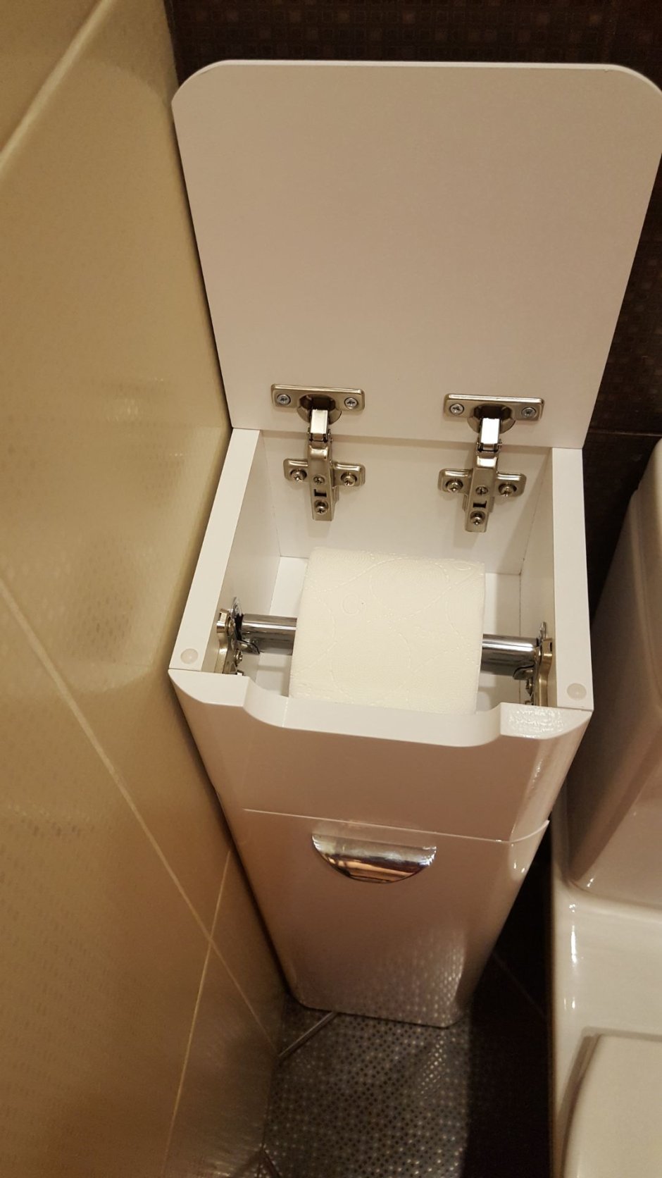 Узкая тумбочка в ванную