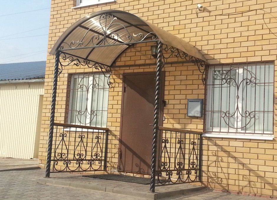 Крыльцо с навесом