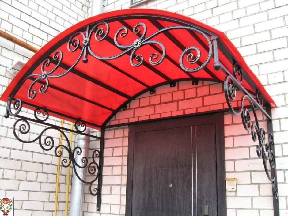 Кованые козырьки над крыльцом