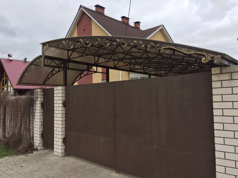 Кованый навес над гаражом