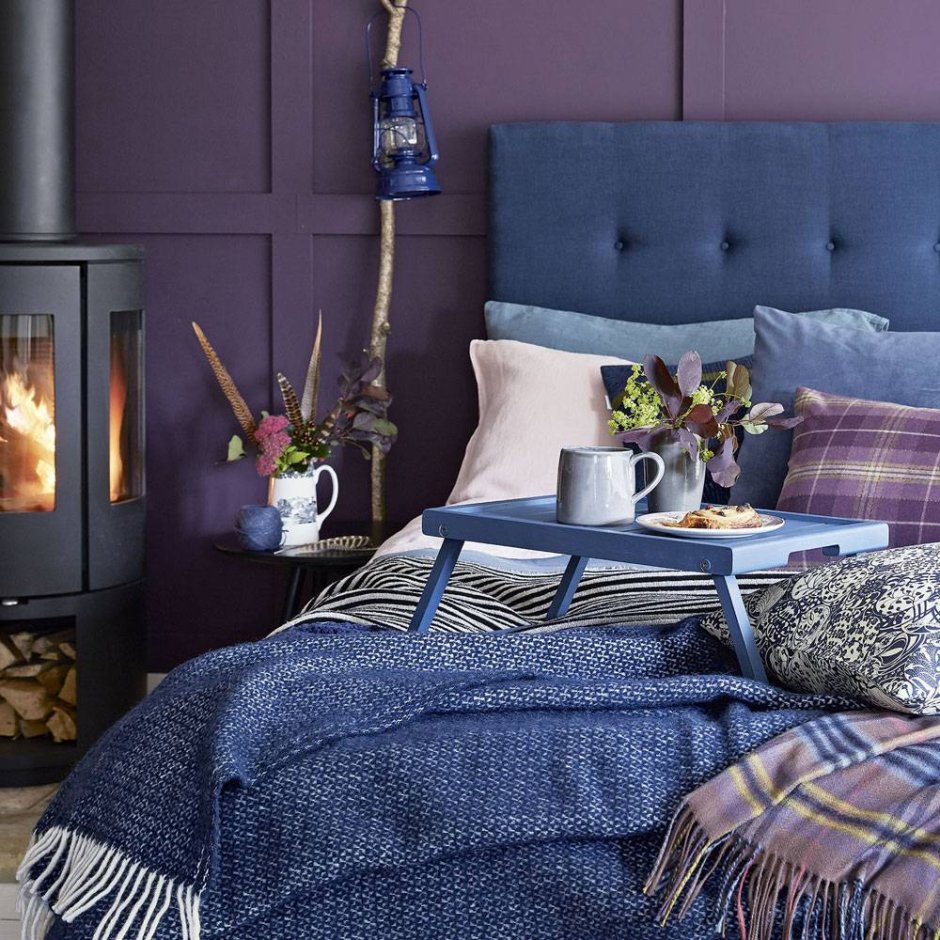 Сиренево голубая спальня