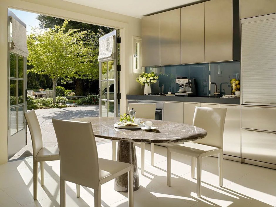 Гостиная с выходом на террасу