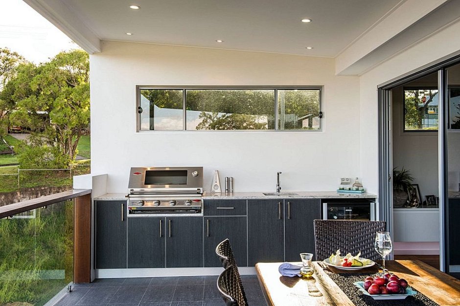 Кухня гостиная в частном деревянном доме