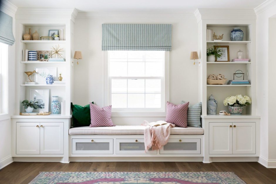 Подоконник-столешница в комнате