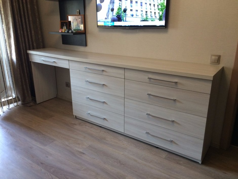 Стол с комодом под одной столешницей