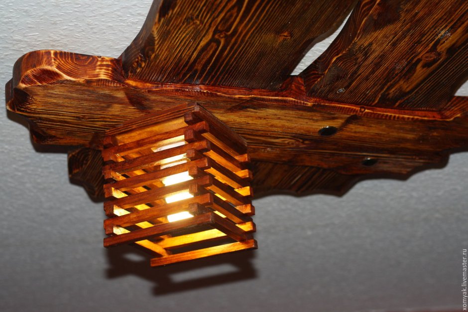 Светильник из массива дерева