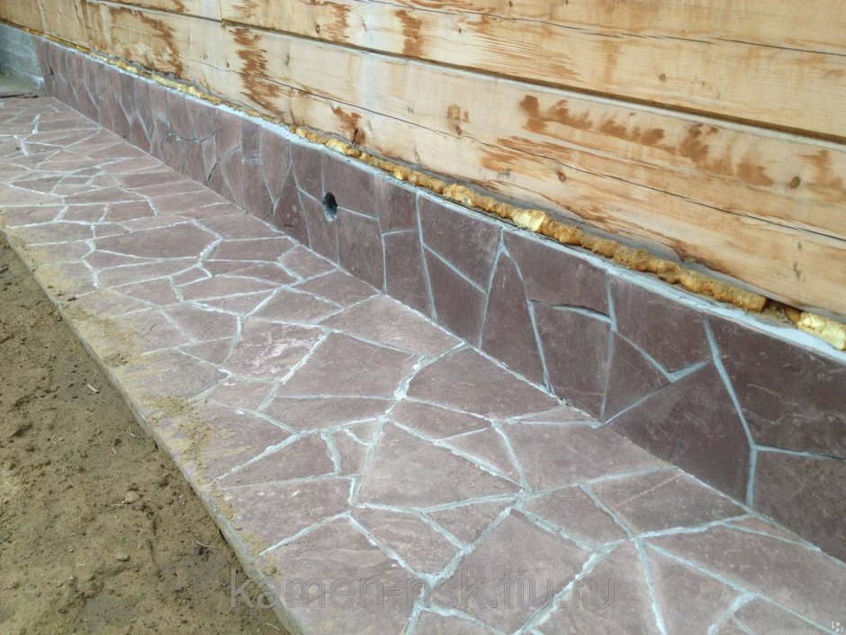 Лемезит на отмостке