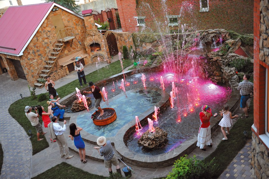 Фонтан во дворе