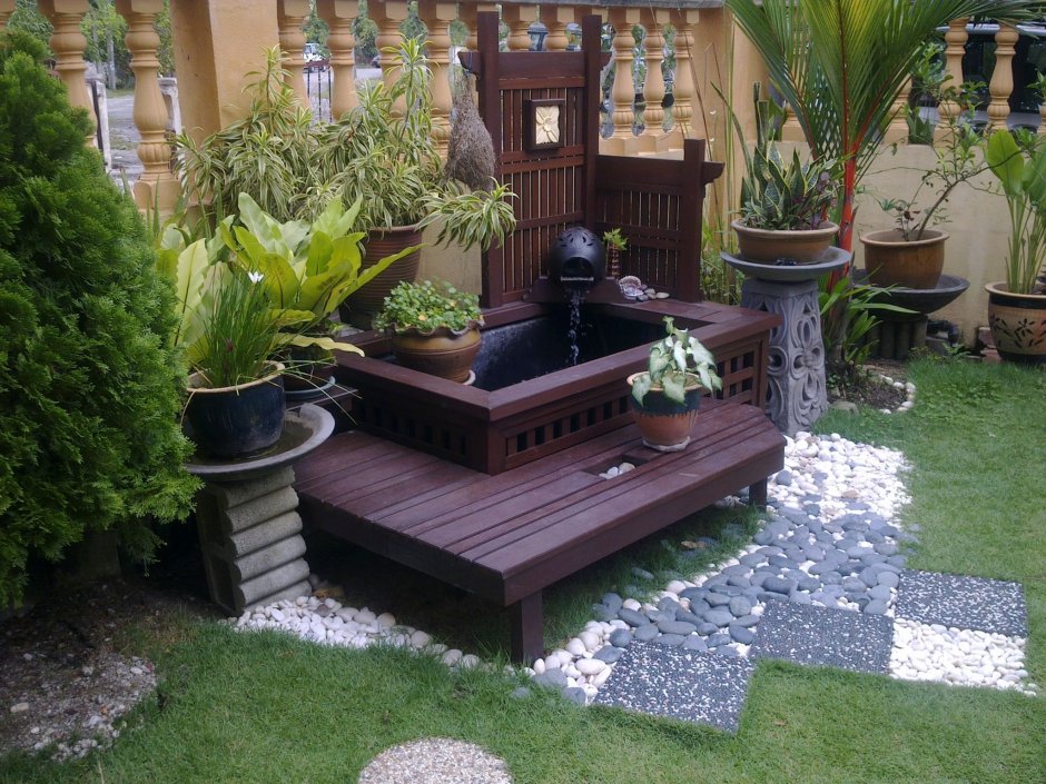 Ландшафт перед домом с фонтаном