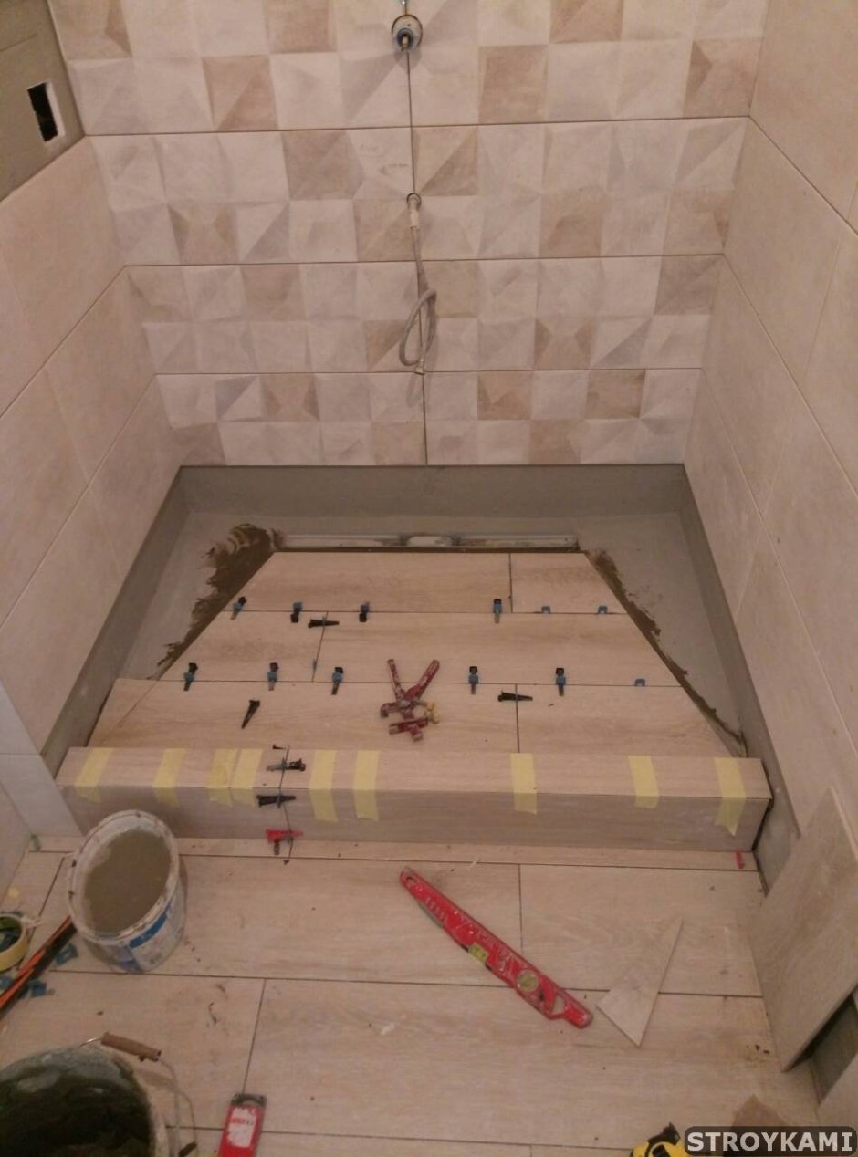 Разуклонка плитки 20 на 60 в душевой