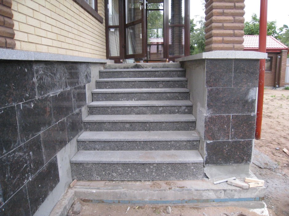 Крыльцо с высоким фундаментом