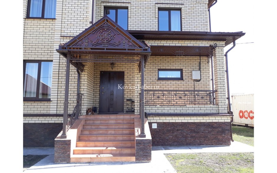 Крыльцо к кирпичному дому