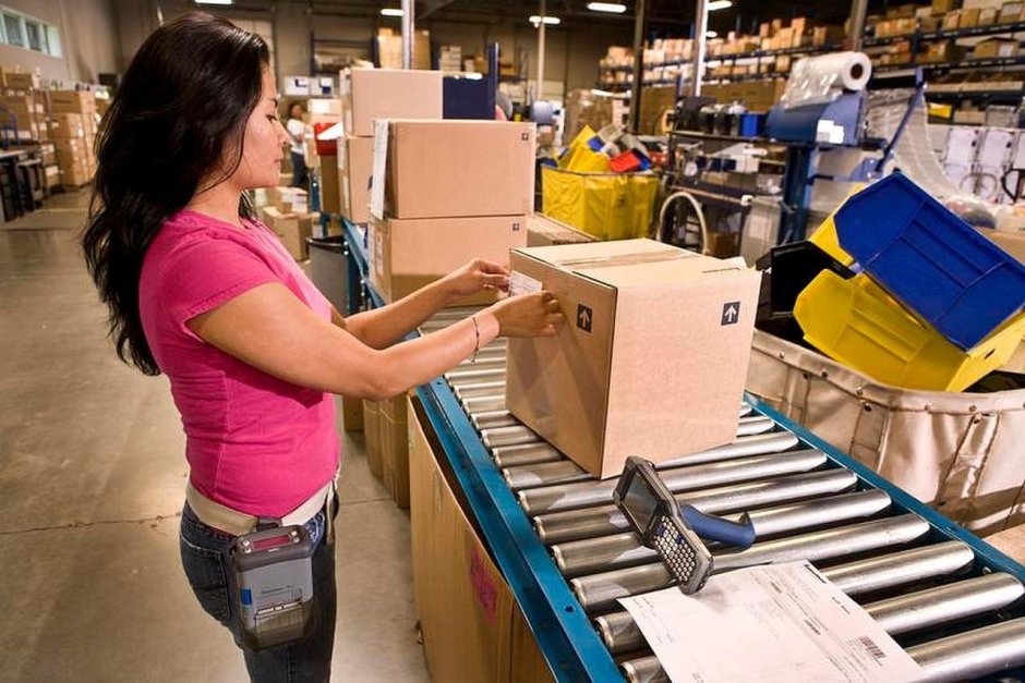 Упаковка товара на складе