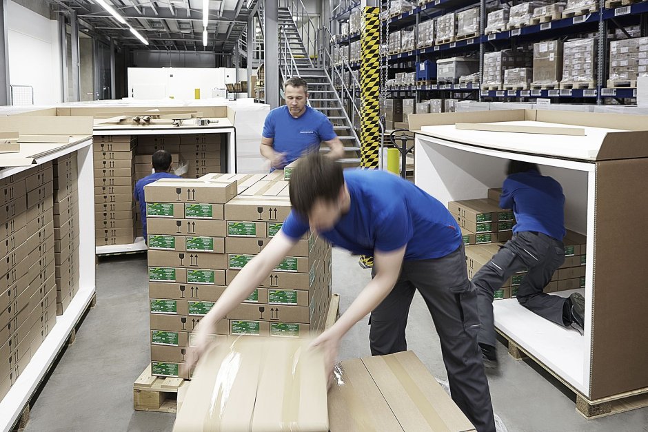 Упаковка товара на складе