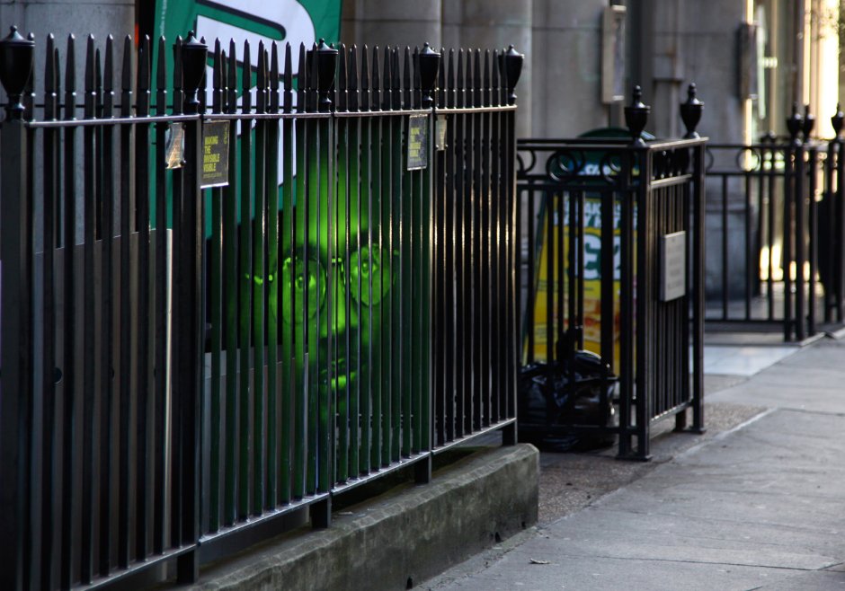 Металлический забор стрит арт