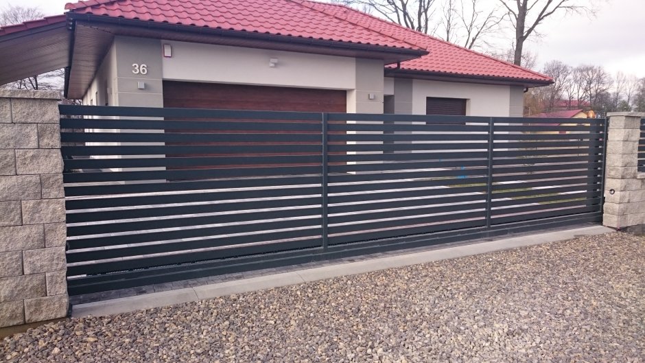 Современный забор из профильной трубы