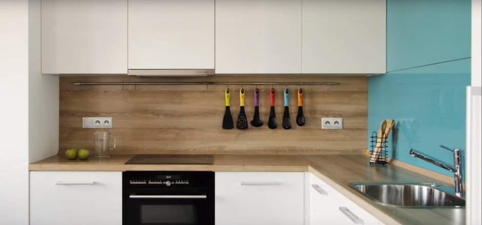 Кухня белый серый дерево