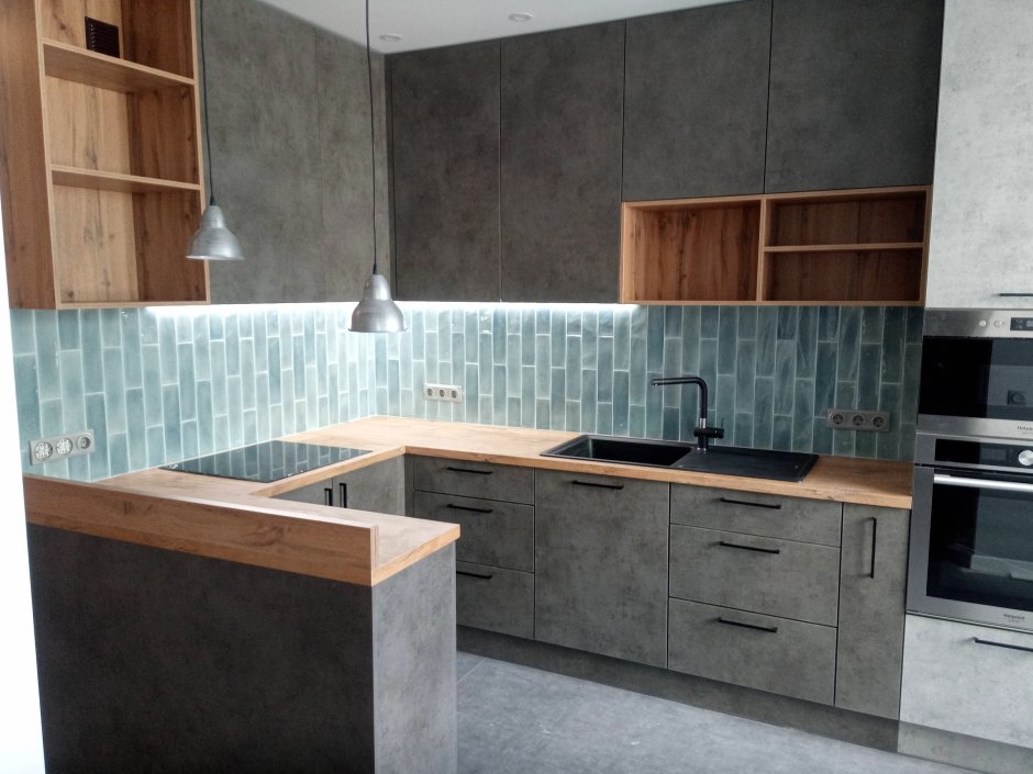 Современная кухня под дерево